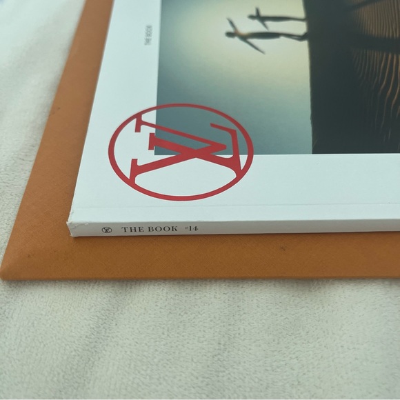 Louis Vuitton magazine number 14 - Picture 4 of 5